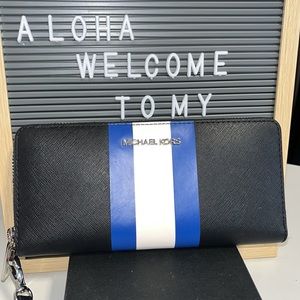 New without tags Michael Kors Large Wrislet Wallet Continental